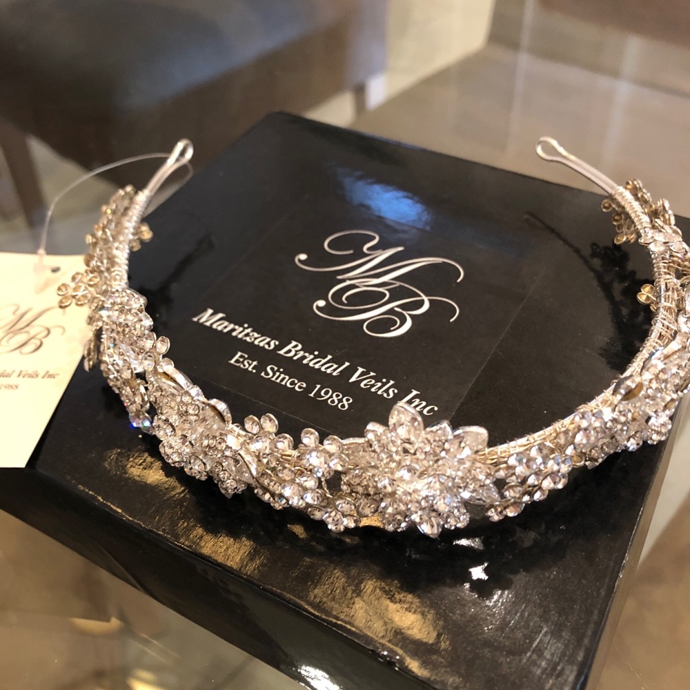 Beautiful crystal tiara. Brand new.